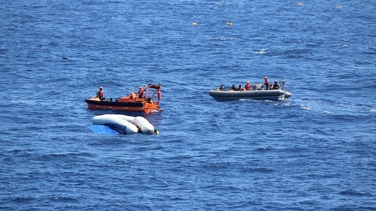 Une photo prise de l'USNS Trenton lors du sauvetage.