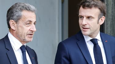 Emmanuel Macron reçoit à l'Elysée l'ancien président Nicolas Sarkozy le 25 février 2022 au sujet de l'invasion russe en Ukraine