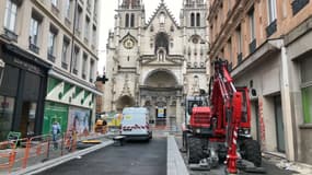 Des travaux ont lieu devant l'église Saint-Nizier.
