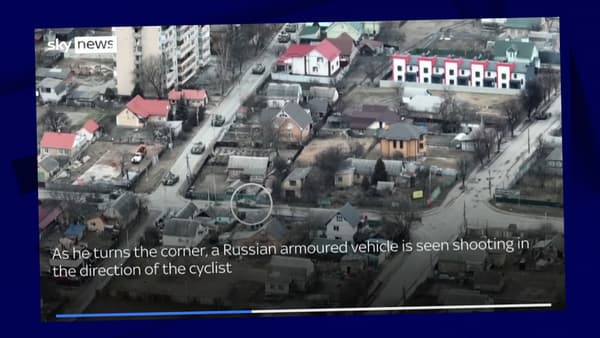 Un char russe qui tire sur un civil ukrainien dans une vidéo dévoilée par Sky News le 5 avril 2022