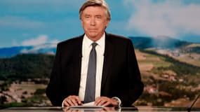 Le journaliste Jacques Legros sur le plateau du 13h00 de TF1