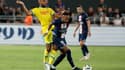 Duel entre Neymar et Castelletto lors de PSG-Nantes au Trophée des champions, le 31 juillet 2022