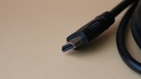 Un câble HDMI