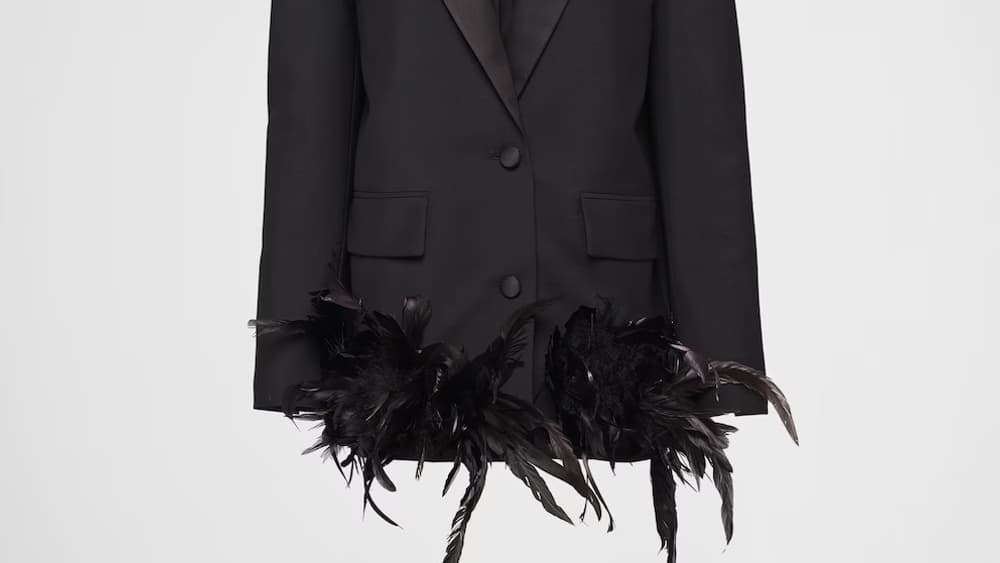Veste blazer à plumes Prada. Veste blazer à plumes Prada.