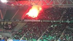 Banderole et fumigènes dans le Chaudron