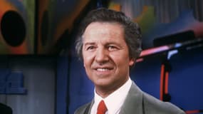 Fred Mella, membre des Compagnons de la Chanson, sur le plateau de l'émission de télévision "Tournez manège" de TF1, le 06 avril 1987