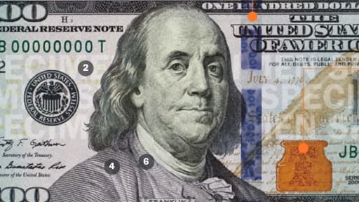Le nouveau billet de 100 dollars est truffé de dispostifs pour décourager les faux monnayeurs.