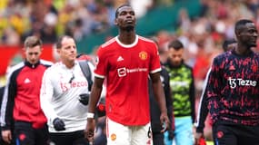 Paul Pogba sort du terrain avec Manchester United, le 16 avril 2022