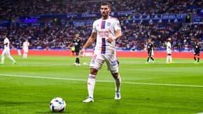 Le milieu français Houssem Aouar avec l'OL, à Lyon le 5 août 2022
