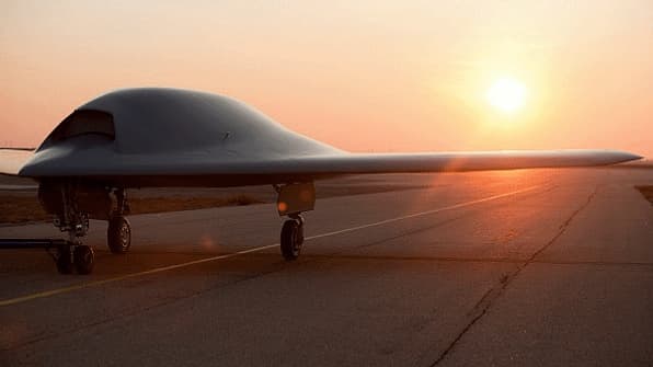 Le Neuron de Dassault est un drone de combat français qui fait la taille d’un avion de chasse. Le Neuron de Dassault est un drone de combat français qui fait la taille d’un avion de chasse.