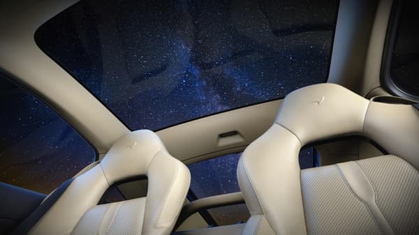 Le verre omniprésent offrira de belles perspectives aux passagers de la 570 GT. Le verre omniprésent offrira de belles perspectives aux passagers de la 570 GT.