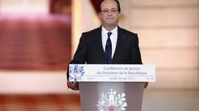 François Hollande a choisi de placer la deuxième phase de son quinquennat sous le signe d'une intégration européenne plus poussée pour aller chercher la croissance qui manque à la France, n'hésitant plus à parler d'union politique. /Photo prise le 16 mai