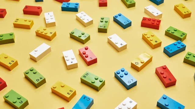 L'objectif de Lego, avec ses briques en braille, est d'encourager les enfants malvoyants à explorer de nouvelles voies pour l'apprentissage de la lecture et de l'écriture