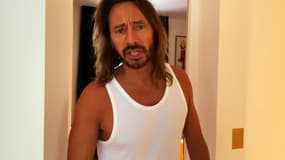 Bob Sinclar dans sa parodie de "Ma liberté de penser"