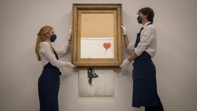 "L'amour est dans la poubelle" ("Love is in the Bin") de Banksy, présenté chez Sotheby's à Londres le 3 septembre 2021