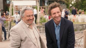 Christian Clavier et Baptiste Lecaplain dans la comédie "Jamais sans mon psy" d'Arnaud Lemort