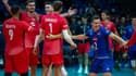 L'équipe de France de volleyball, en rouge, lors de son match contre l'Allemagne le 6 septembre 2021 à  Tallinn en Estonie.