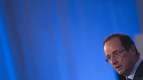Le Parti socialiste et son candidat François Hollande ralentissent le rythme à six mois de l'échéance présidentielle de 2012, le temps de peaufiner image, stratégie et programme avant la bataille finale. /Photo prise le 19 octobre 2011/REUTERS/Sergio Pere