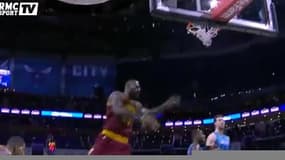 LeBron James fait danser un quaterback