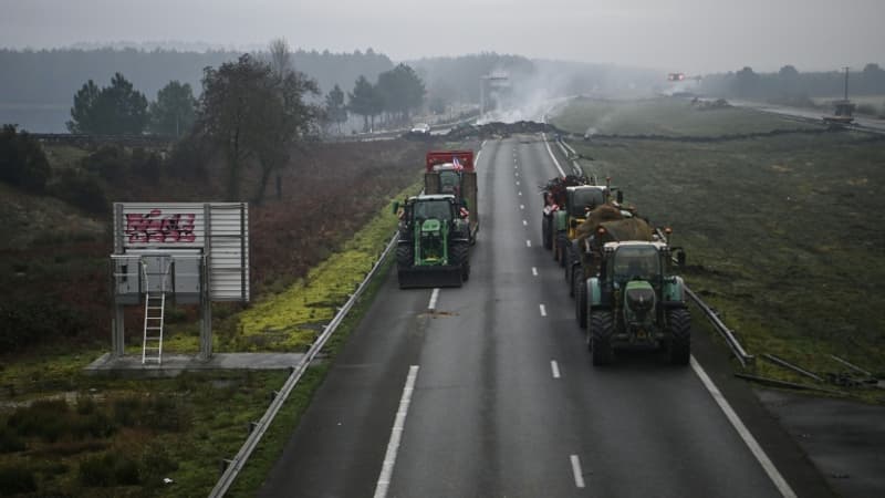 "Parler à un mur serait plus utile": un barrage d'agriculteurs sur l'A63 levé après 12 jours de mobilisation