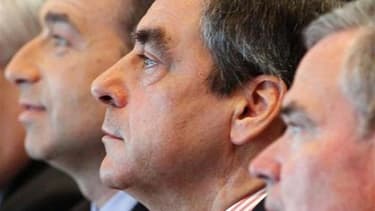 Les 194 députés de l'UMP, dont les principaux rivaux pour la présidence du parti, l'ancien Premier ministre François Fillon et le secrétaire général du parti, Jean-François Copé (ici aux côtés de Bernard Accoyer, président sortant de l'Assemblée), siègent