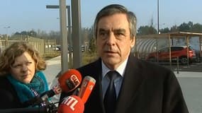 François Fillon se dit scandalisé par le "mépris" et la "misogynie" des accusations à l'encontre de son épouse.