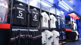 La boutique du PSG sur les Champs-Élysées à Paris, le 4 janvier 2022