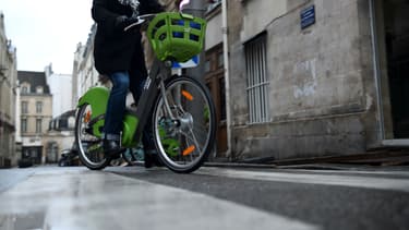 Moins de 100 bornes Vélib' sont en service.