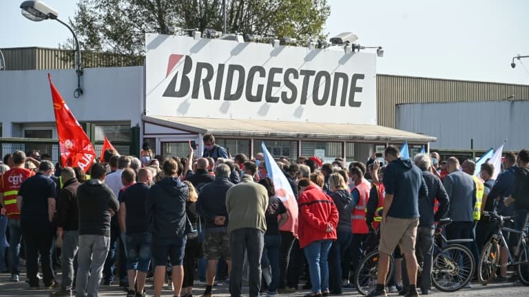 Manifestation devant l'usine de Bridgestone, le 17 septembre 2020 à Béthune (Pas-de-Calais)