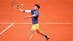 Carlos Alcaraz lors de sa victoire face à Felix Auger-Aliassime en 8e de finale de Roland-Garros (6-3, 6-3, 6-1), le 2 juin 2024