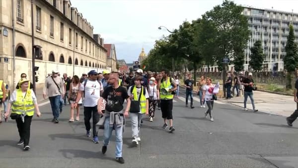 Manifestants à Paris, le 21 août 2021. Manifestants à Paris, le 21 août 2021.