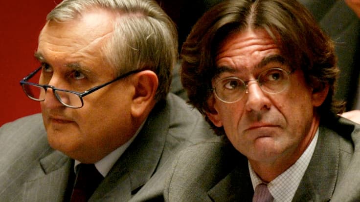 Luc Ferry et son ancien premier ministre, Jean-Pierre Raffarin. Ce dernier affirme ne pas être au courant des affirmations de l'ex-ministre de l'Education nationale.