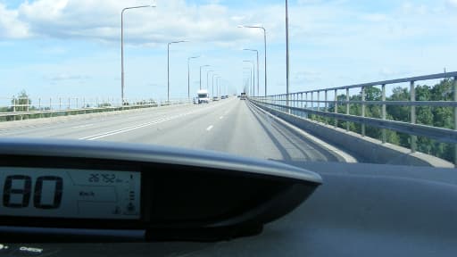 La limitation serait appliquée à certaines routes bidirectionnelles (avec deux sens de circulation) du réseau secondaire (photo d'illustration).
