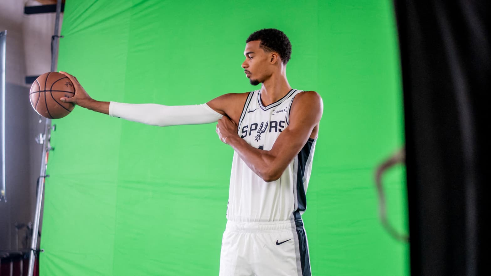 IL A ENCORE GRANDI: VOICI LA NOUVELLE TAILLE DE VICTOR WEMBANYAMA AVANT SON RETOUR EN NBA