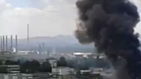 Un incendie est survenu mardi 28 juin 2016 dans une usine de produits chimiques, à Saint-Fons, près de Lyon.