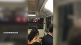 3.000 personnes ont été évacuées de la ligne 1 mardi soir selon la police. 