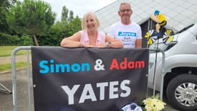Susan et John Yates, les parents d'Adam et Simon Yates, à Saint-Sever lors de la 4e étape du Tour de France, le 4 juillet 2023