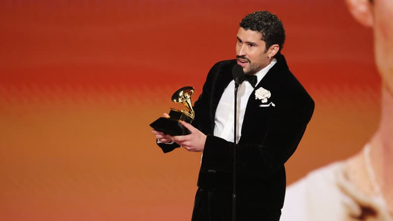 Vainqueur de l'album de l'année aux Grammy Awards, Bad Bunny appelle à "mettre dehors" la police américaine de l'immigration