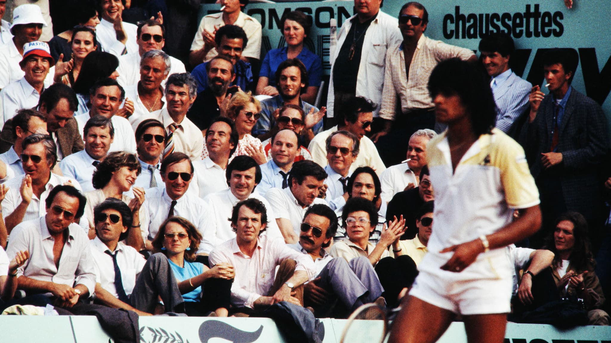 Yannick Noah sur le court central de Roland-Garros le 5 juin 1983. Yannick Noah sur le court central de Roland-Garros le 5 juin 1983.