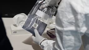 Un dépistage de Covid-19 à Bagneux, dans les Hauts-de-Seine, samedi 9 janvier 2021