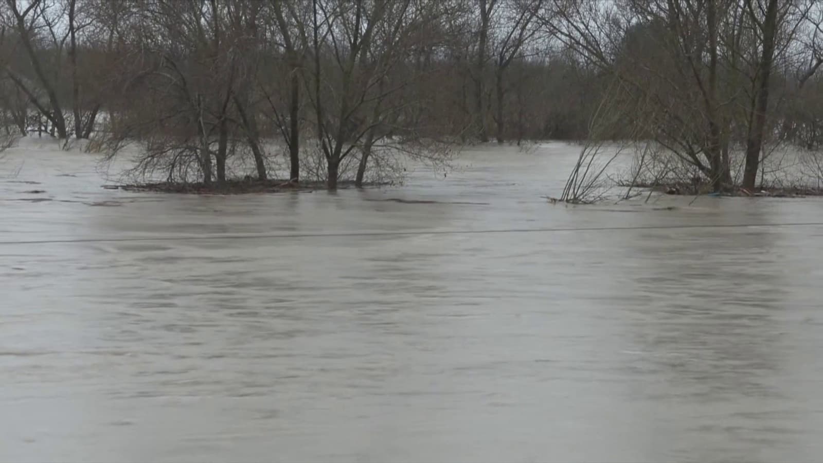 Le niveau de l'Aude continue de monter à Moussans le 19 janvier 2026.