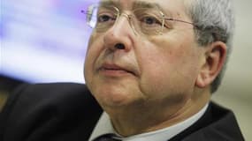 Le Conseil constitutionnel a rejeté une procédure introduite par le président socialiste de la région Ile-de-France, Jean-Paul Huchon, qui est de nouveau menacé d'invalidation. Le contentieux porte sur une campagne de communication sur les transports publ