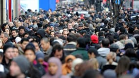 Si le gouvernement décide d'allonger la durée de cotisation pour les retraites, cela concernera tous les régimes, y compris ceux des fonctionnaires, a fait savoir le président François Hollande dans une interview publiée lundi par Ouest-France. /Photo d'a