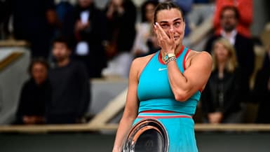 Aryna Sabalenka en pleurs à l'issue de la finale de Roland-Garros, le 7 juin 2025.