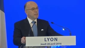 Depuis Lyon jeudi 28 avril, le ministre de l'Intérieur Bernard Cazeneuve s'est exprimé au sujet des heurts intervenus dans plusieurs villes en marge des manifestations contre la loi Travail.
