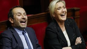 Sébastien Chenu et Marine Le Pen hilares sur les bancs de l'Assemblée nationale