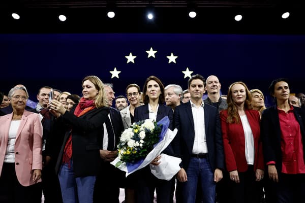 La tête de liste Renaissance aux élections européennes Valérie Hayer en meeting à Lille (Nord), avec d'autres figures de la majorité, le 9 mars 2024.