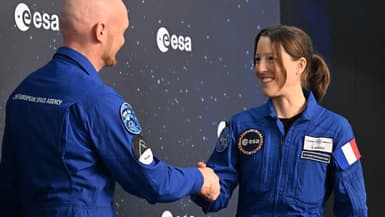 Sophie Adenot reçoit son diplôme de l'Agence spatiale européenne à Cologne (Allemagne) le 22 avril 2024.