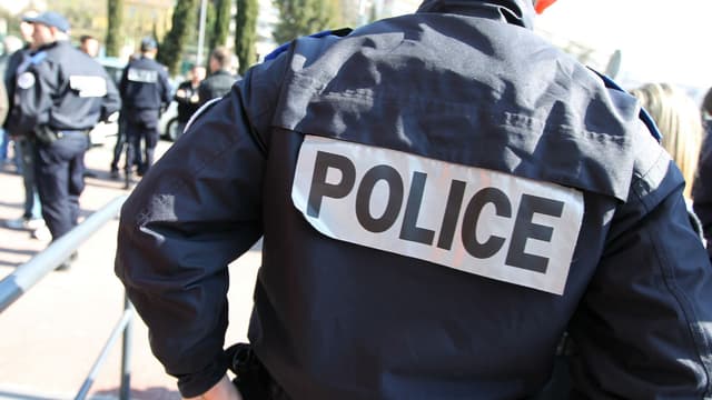 Deux faux policiers procédaient à à des contrôles dans la rue d'Aubervilliers. 