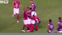 Bien moins musclé, il imite Mario Balotelli